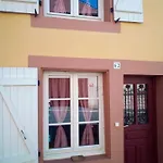 Apartment L'oasis: Centre-ville Retreat With Private Garden *